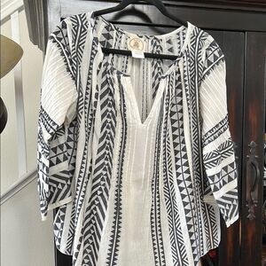 Geometric Black and White Women's Top/New